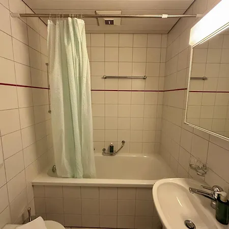 Style One Bedroom Yours Apartment *