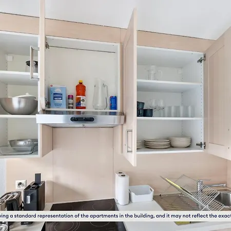 Style One Bedroom Yours Апартаменти *